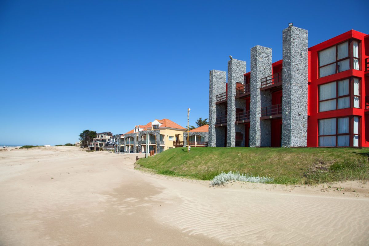 Hotel en la playa frente al mar - apart alta playa