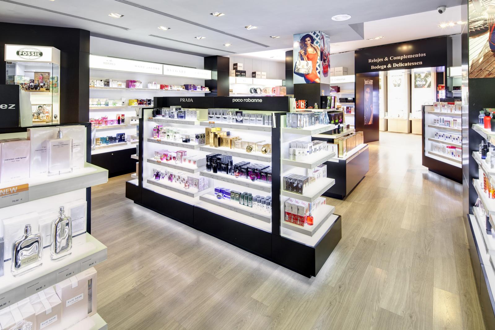 Tienda duty free melilla, fotógrafo Andreas Grunau para xploras
