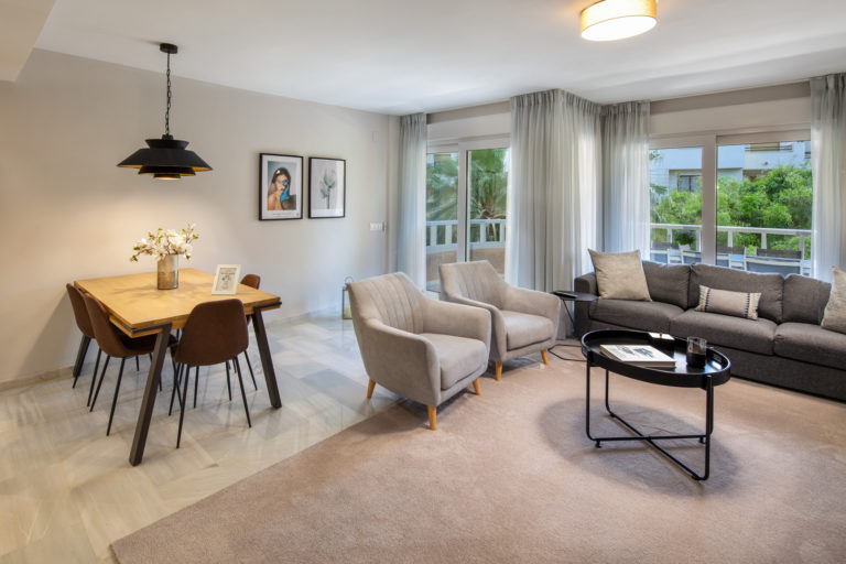 fotógrafo de interiorismo, salón con decoración moderna