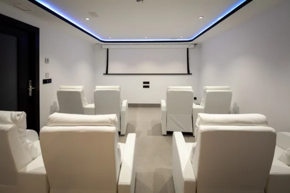 Sala de cine en villa de la Costa del Sol